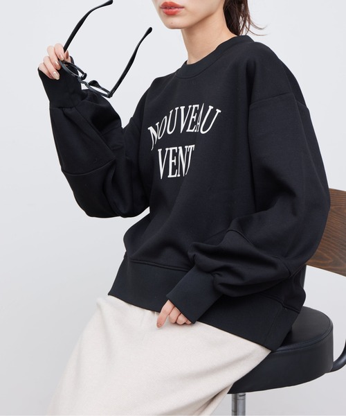 Chez toi（シェトワ）の「軽量ボンディングフロッキーロゴプルオーバー