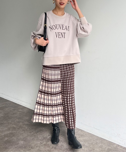 Chez toi（シェトワ）の「軽量ボンディングフロッキーロゴプルオーバー（スウェット・レディース・ブラック/カーキ/アイボリー/バイオレット・FREE）」の9枚目の写真