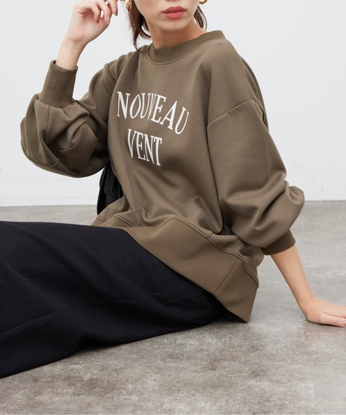 Chez toi（シェトワ）の「軽量ボンディングフロッキーロゴプルオーバー