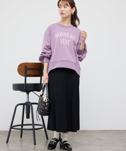 Chez toi（シェトワ）の「軽量ボンディングフロッキーロゴプルオーバー