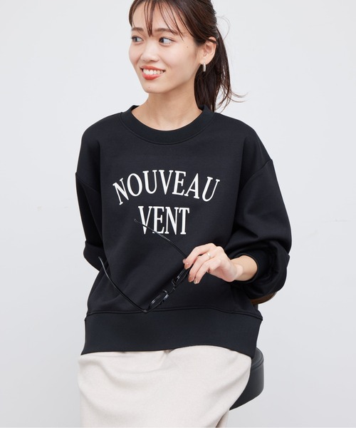 Chez toi（シェトワ）の「軽量ボンディングフロッキーロゴプルオーバー