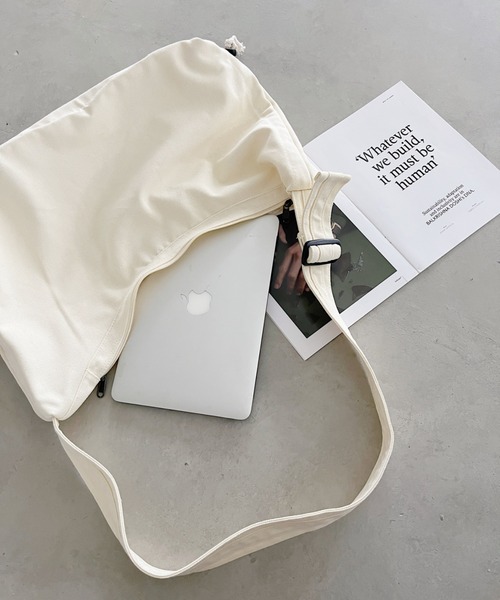 CLEA(クレア)の「ドローコードギャザーキャンバスショルダーバッグ(ショルダーバッグ・レディース・アイボリー/カーキ/ブラック/オレンジ・FREE)」の5枚目の写真