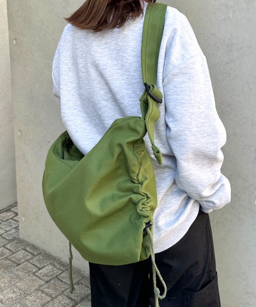 CLEA(クレア)の「ドローコードギャザーキャンバスショルダーバッグ(ショルダーバッグ・レディース・アイボリー/カーキ/ブラック/オレンジ・FREE)」の22枚目の写真