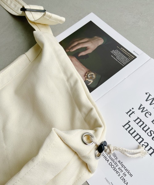 CLEA(クレア)の「ドローコードギャザーキャンバスショルダーバッグ(ショルダーバッグ・レディース・アイボリー/カーキ/ブラック/オレンジ・FREE)」の10枚目の写真