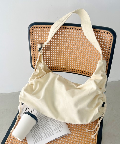 CLEA(クレア)の「ドローコードギャザーキャンバスショルダーバッグ(ショルダーバッグ・レディース・アイボリー/カーキ/ブラック/オレンジ・FREE)」の12枚目の写真