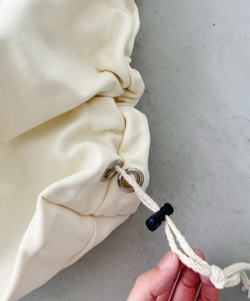 CLEA(クレア)の「ドローコードギャザーキャンバスショルダーバッグ(ショルダーバッグ・レディース・アイボリー/カーキ/ブラック/オレンジ・FREE)」の17枚目の写真