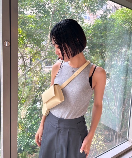 emmi(エミ)の「【emmi atelier】ewcアメスリタンクトップ(Tシャツ/カットソー・レディース・ホワイト/グレー/ブラウン/ブラック/ダークブルー・FREE)」の1枚目の写真