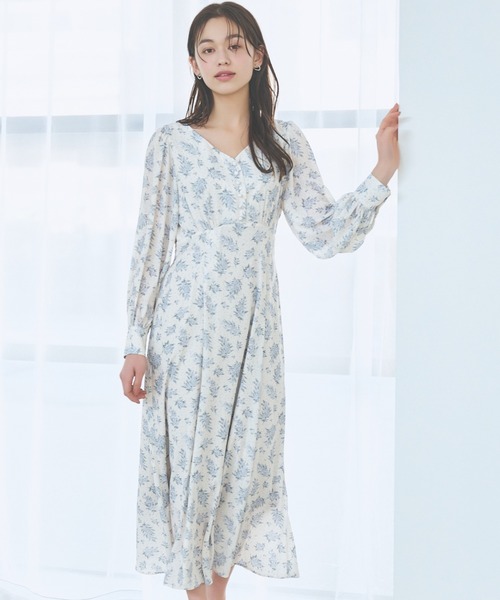 mysty woman（ミスティウーマン）の「ミモザ柄エンパイアワンピース　104192（ワンピース・レディース・ブラック/イエロー/ブルー・FREE）」の2枚目の写真