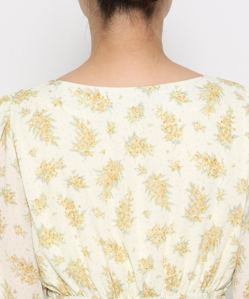 mysty woman（ミスティウーマン）の「ミモザ柄エンパイアワンピース　104192（ワンピース・レディース・ブラック/イエロー/ブルー・FREE）」の14枚目の写真