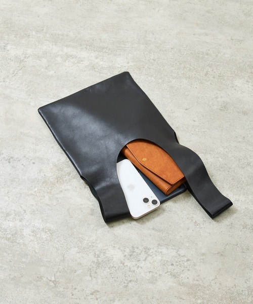 And A(アンドエー)の「And A アンドエー / FINE LEATHER MARCHE BAG レザーマルシェバッグ コンビニエンスバッグ / AA-A23U004(トートバッグ・メンズ・ブラック/オフホワイト/ダークブラウン・FREE)」の4枚目の写真