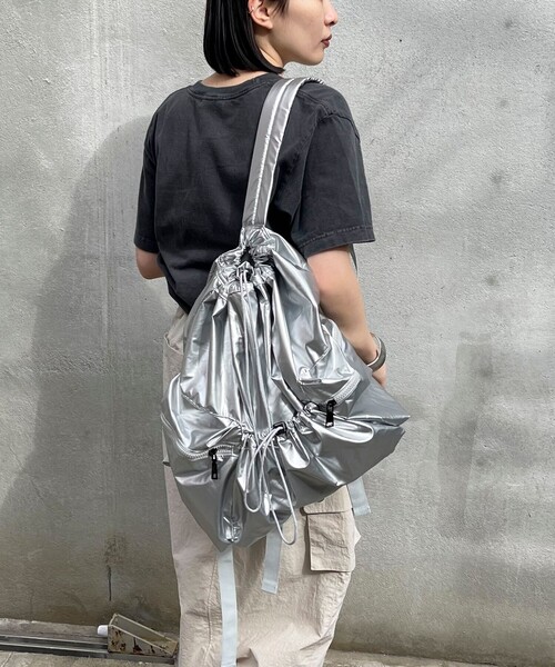 fredy emue（フレディエミュ）の「ドロスシャーリングリュック（バックパック/リュック・レディース・ブラック/シルバー・FREE）」の4枚目の写真