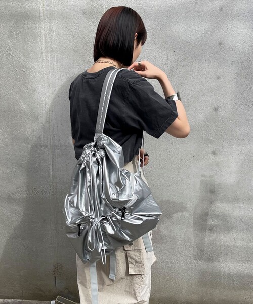 fredy emue（フレディエミュ）の「ドロスシャーリングリュック（バックパック/リュック・レディース・ブラック/シルバー・FREE）」の5枚目の写真