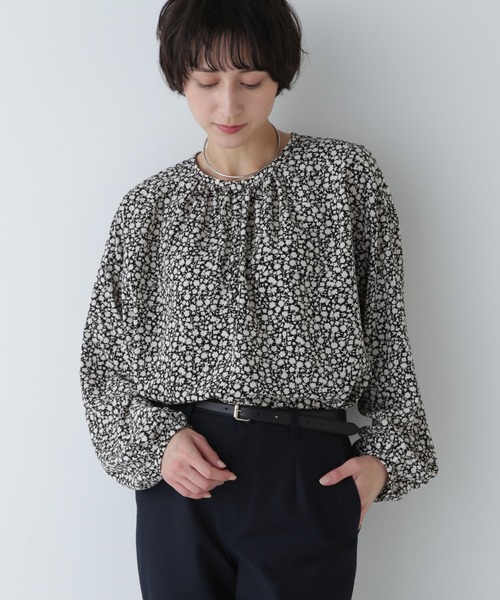 human woman（ヒューマンウーマン）の「◆フラワープリントブラウス（シャツ/ブラウス・レディース・ホワイト系その他3/ブラック系その他3・MEDIUM）」の2枚目の写真