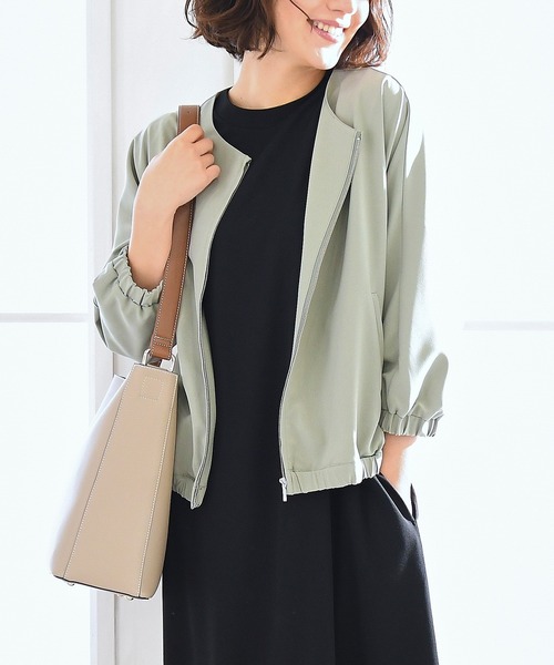 GLACIER lusso(グラシアルッソ)の「8分袖ドルマンブルゾン(ブルゾン・レディース・アイボリー/ブラック/カーキ/グレイッシュベージュ・S/M/L/LL)」の4枚目の写真