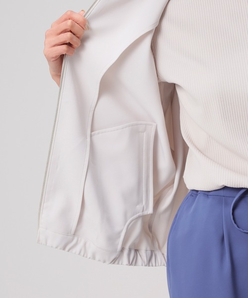 GLACIER lusso(グラシアルッソ)の「8分袖ドルマンブルゾン(ブルゾン・レディース・アイボリー/ブラック/カーキ/グレイッシュベージュ・S/M/L/LL)」の13枚目の写真