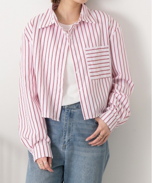 ad thie(アドティエ)の「ポケット付き ストライプ ショート丈シャツ(シャツ/ブラウス・レディース・ホワイト×ブルー/ホワイト×レッド/ホワイト×ネイビー/サックスブルー系・FREE)」の2枚目の写真