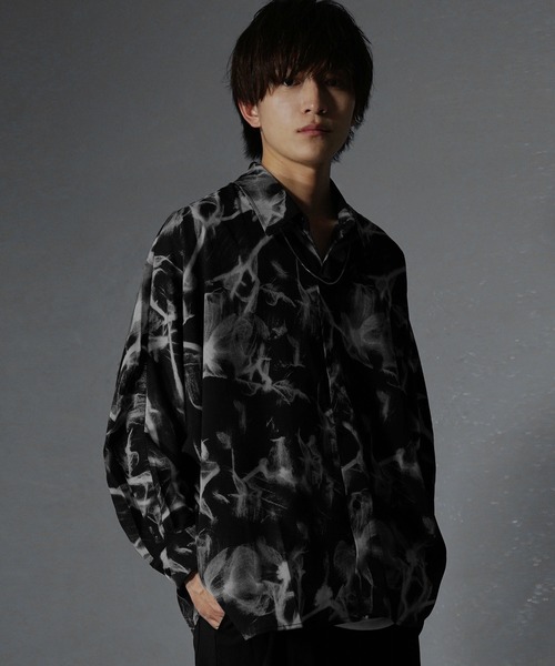 MinoriTY（マイノリティ）の「【MinoriTY】 ニュアンス花柄ドルマンシャツ ドルマン シャツ メンズ 総柄 花柄 長袖シャツ メンズ オーバーサイズシャツ ビッグシルエット シャツ ドロップショルダー ラウンド ラウンド 羽織り カジュアルシャツ 大きいサイズ ゆったりサイズ フラワー ボタニカル 韓国 ファッション 秋服 春服 メンズファッション（シャツ/ブラウス・メンズ・ブラック/ホワイト/レッド/ブラウン・S/M/L）」の8枚目の写真