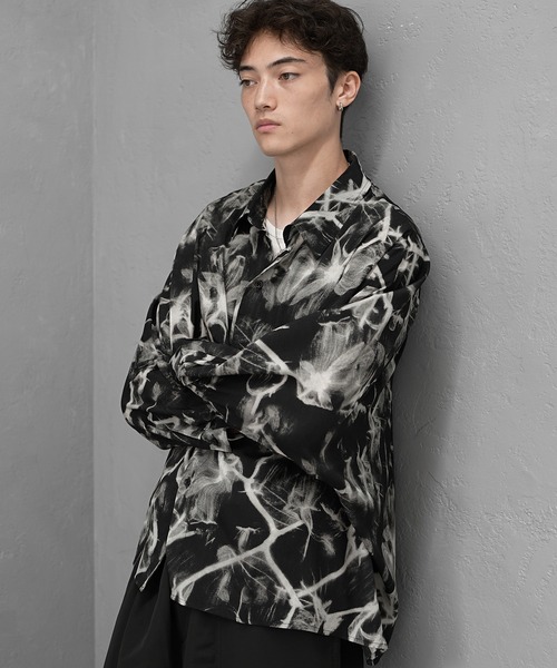 MinoriTY（マイノリティ）の「【MinoriTY】 ニュアンス花柄ドルマンシャツ ドルマン シャツ メンズ 総柄 花柄 長袖シャツ メンズ オーバーサイズシャツ ビッグシルエット シャツ ドロップショルダー ラウンド ラウンド 羽織り カジュアルシャツ 大きいサイズ ゆったりサイズ フラワー ボタニカル 韓国 ファッション 秋服 春服 メンズファッション（シャツ/ブラウス・メンズ・ブラック/ホワイト/レッド/ブラウン・S/M/L）」の19枚目の写真