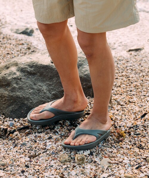 OOFOS（ウーフォス）の「OOFOS/ウーフォス Ooriginal/ウーオリジナル（サンダル・メンズ・ブラック/オリーブ/グレー・8/9/7）」の14枚目の写真