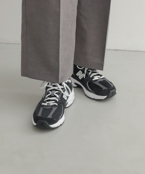 URBAN RESEARCH DOORS（アーバンリサーチドアーズ）の「NEW BALANCE　MR530（スニーカー・レディース・ブラック/グレー・23.5/24/24.5）」の3枚目の写真