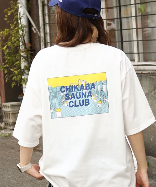 CHIKABA(チカバ)の「【CHIKABA SAUNA CLUB】 バックプリント サウナ 半袖 Tシャツ(Tシャツ/カットソー・メンズ・ホワイト系/ブラック/オートミール/ブラック系/ネイビー/ホワイト/ネイビー系/アイボリー系・LARGE/MEDIUM/X-LARGE)」の3枚目の写真