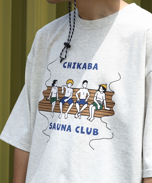 CHIKABA(チカバ)の「【CHIKABA SAUNA CLUB】 バックプリント サウナ 半袖 Tシャツ(Tシャツ/カットソー・メンズ・ホワイト系/ブラック/オートミール/ブラック系/ネイビー/ホワイト/ネイビー系/アイボリー系・LARGE/MEDIUM/X-LARGE)」の6枚目の写真