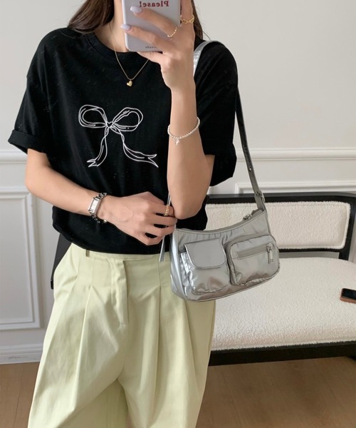 LYEON(リヨン)の「アウトポケットワンショルダーバッグ(ショルダーバッグ・レディース・ブラック/オフホワイト/シルバー・FREE)」の3枚目の写真