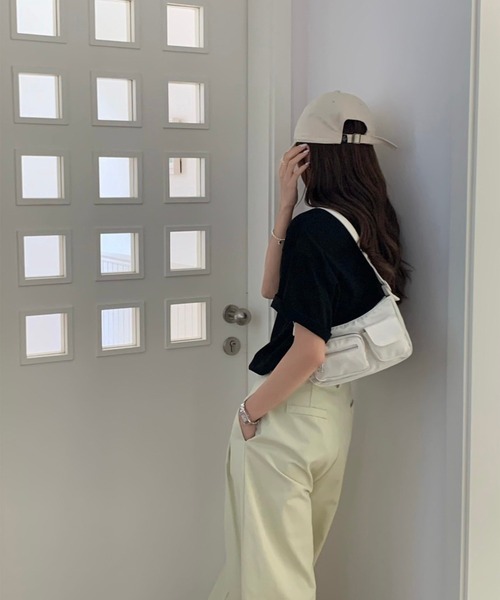 LYEON(リヨン)の「アウトポケットワンショルダーバッグ(ショルダーバッグ・レディース・ブラック/オフホワイト/シルバー・FREE)」の9枚目の写真