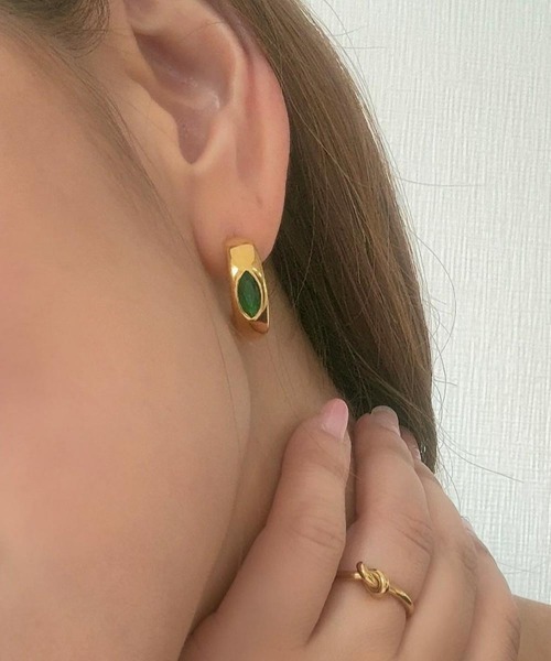 エメラルドグリーンフープピアス（ピアス（両耳用））｜emouv by est