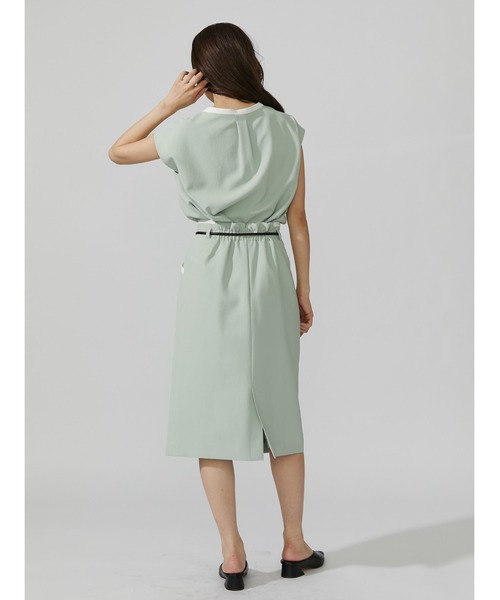 TONAL（トーナル）の「バイカラーノースリピンタック釦ブラウス2