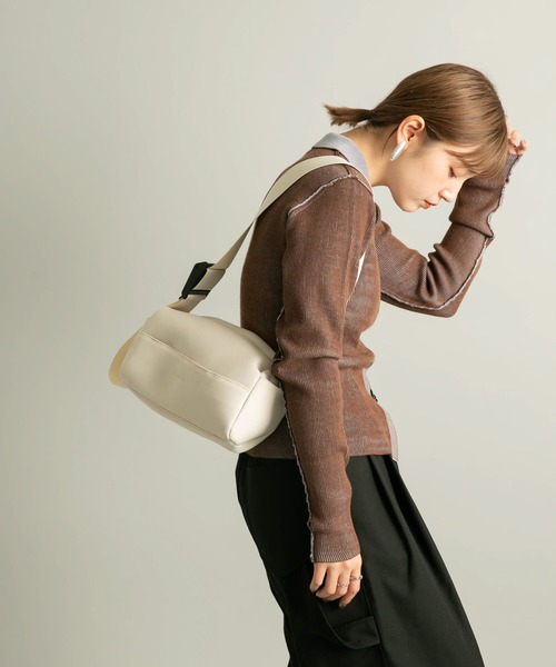 KBF（ケイビーエフ）の「スムースショルダーBAG（ショルダーバッグ・レディース・アイボリー/パープル/ネイビー・ONE）」の4枚目の写真