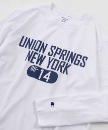 Champion（チャンピオン）の「【Champion/チャンピオン】UNION SPRINGS NY&MANTECA CALIFORNIA カレッジロゴプリント メンズベーシック ロングスリーブTシャツ/長袖Tシャツ（Tシャツ/カットソー・レディース）」