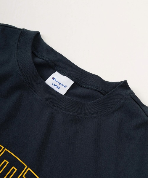 Champion(チャンピオン)の「【Champion/チャンピオン】UNION SPRINGS NY&MANTECA CALIFORNIA カレッジロゴプリント メンズベーシック ロングスリーブTシャツ/長袖Tシャツ(Tシャツ/カットソー・メンズ・グレー/ダークグリーン/オフホワイト/ホワイト/スミクロ/ネイビー・M/L/XL)」の9枚目の写真