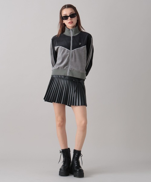 FOREVER 21（フォーエバー トゥエンティーワン）の「【2024FW】トラックベロアジャケット（ブルゾン・レディース・ブラック/ナチュラル/ブルー・FREE）」の9枚目の写真