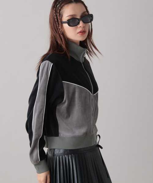 FOREVER 21（フォーエバー トゥエンティーワン）の「【2024FW】トラックベロアジャケット（ブルゾン・レディース・ブラック/ナチュラル/ブルー・FREE）」の14枚目の写真