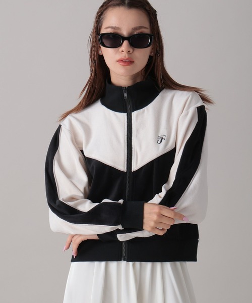 FOREVER 21（フォーエバー トゥエンティーワン）の「【2024FW】トラックベロアジャケット（ブルゾン・レディース・ブラック/ナチュラル/ブルー・FREE）」の19枚目の写真