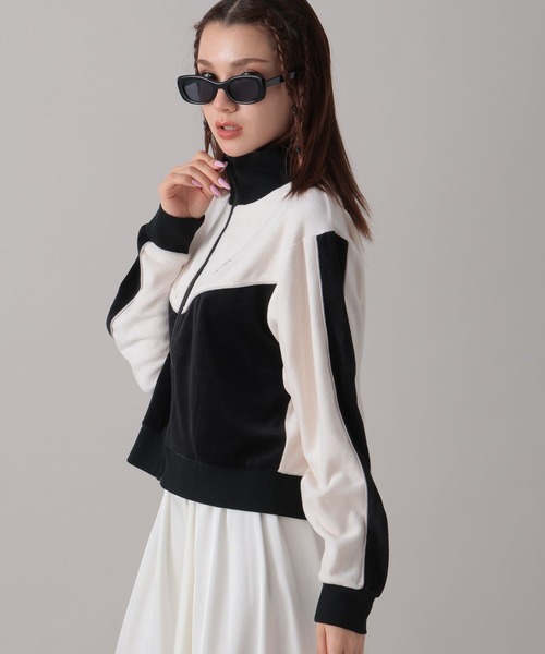 FOREVER 21（フォーエバー トゥエンティーワン）の「【2024FW】トラックベロアジャケット（ブルゾン・レディース・ブラック/ナチュラル/ブルー・FREE）」の20枚目の写真