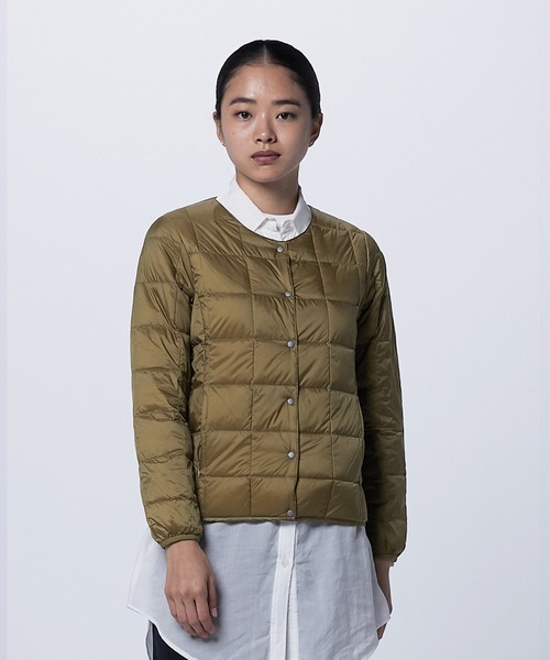 TAION(タイオン)の「【TAION(タイオン)】〈ウィメンズ〉ベーシック クルーネックボタン インナーダウンジャケット(ダウンジャケット/コート・レディース・ネイビー/オレンジ/オフホワイト/ネイビー系6/カーキ/チャコールグレー/ミント/サンドベージュ/ライトグレー/グレー/ダークネイビー/ブラック/チョコ/モカ/チャコール/オリーブ/ベージュ/レオパード/レモンイエロー/ダークオリーブ/キャメル/ダークグリーン/ベージュ系5・XL/L/2XL/M/S)」の9枚目の写真