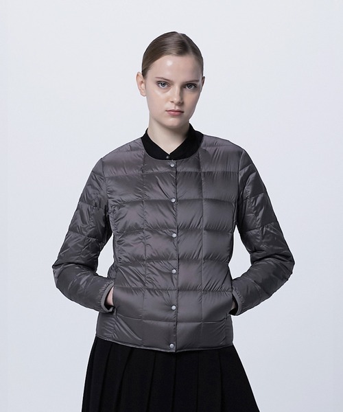 TAION(タイオン)の「【TAION(タイオン)】〈ウィメンズ〉ベーシック クルーネックボタン インナーダウンジャケット(ダウンジャケット/コート・レディース・ネイビー/オレンジ/オフホワイト/ネイビー系6/カーキ/チャコールグレー/ミント/サンドベージュ/ライトグレー/グレー/ダークネイビー/ブラック/チョコ/モカ/チャコール/オリーブ/ベージュ/レオパード/レモンイエロー/ダークオリーブ/キャメル/ダークグリーン/ベージュ系5・XL/L/2XL/M/S)」の5枚目の写真