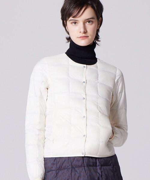 TAION(タイオン)の「【TAION(タイオン)】〈ウィメンズ〉ベーシック クルーネックボタン インナーダウンジャケット(ダウンジャケット/コート・レディース・ネイビー/オレンジ/オフホワイト/ネイビー系6/カーキ/チャコールグレー/ミント/サンドベージュ/ライトグレー/グレー/ダークネイビー/ブラック/チョコ/モカ/チャコール/オリーブ/ベージュ/レオパード/レモンイエロー/ダークオリーブ/キャメル/ダークグリーン/ベージュ系5・XL/L/2XL/M/S)」の2枚目の写真