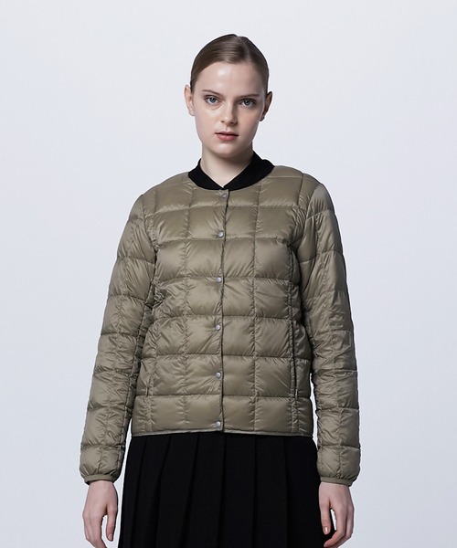 TAION(タイオン)の「【TAION(タイオン)】〈ウィメンズ〉ベーシック クルーネックボタン インナーダウンジャケット(ダウンジャケット/コート・レディース・ネイビー/オレンジ/オフホワイト/ネイビー系6/カーキ/チャコールグレー/ミント/サンドベージュ/ライトグレー/グレー/ダークネイビー/ブラック/チョコ/モカ/チャコール/オリーブ/ベージュ/レオパード/レモンイエロー/ダークオリーブ/キャメル/ダークグリーン/ベージュ系5・XL/L/2XL/M/S)」の14枚目の写真