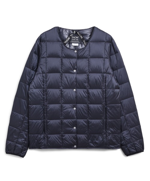 TAION(タイオン)の「【TAION(タイオン)】〈ウィメンズ〉ベーシック クルーネックボタン インナーダウンジャケット(ダウンジャケット/コート・レディース・ネイビー/オレンジ/オフホワイト/ネイビー系6/カーキ/チャコールグレー/ミント/サンドベージュ/ライトグレー/グレー/ダークネイビー/ブラック/チョコ/モカ/チャコール/オリーブ/ベージュ/レオパード/レモンイエロー/ダークオリーブ/キャメル/ダークグリーン/ベージュ系5・XL/L/2XL/M/S)」の18枚目の写真