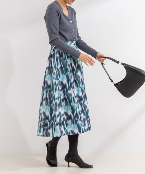 NOLLEY’S（ノーリーズ）の「ウォッシャブルボカシプリントタック＆ギャザースカート（スカート・レディース・ブルー系その他7/パープル系その他3・36/38）」の4枚目の写真