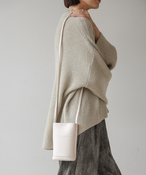 Bou Jeloud（ブージュルード）の「シンプルコンパクトショルダーバッグ（ショルダーバッグ・レディース・アイボリー/ブラック/シルバー・ONESIZE）」の2枚目の写真