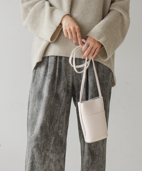 Bou Jeloud（ブージュルード）の「シンプルコンパクトショルダーバッグ（ショルダーバッグ・レディース・アイボリー/ブラック/シルバー・ONESIZE）」の4枚目の写真
