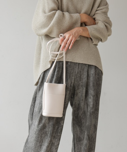 Bou Jeloud（ブージュルード）の「シンプルコンパクトショルダーバッグ（ショルダーバッグ・レディース・アイボリー/ブラック/シルバー・ONESIZE）」の6枚目の写真