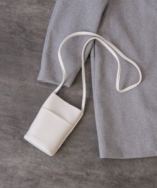 Bou Jeloud（ブージュルード）の「シンプルコンパクトショルダーバッグ（ショルダーバッグ・レディース・アイボリー/ブラック/シルバー・ONESIZE）」の7枚目の写真
