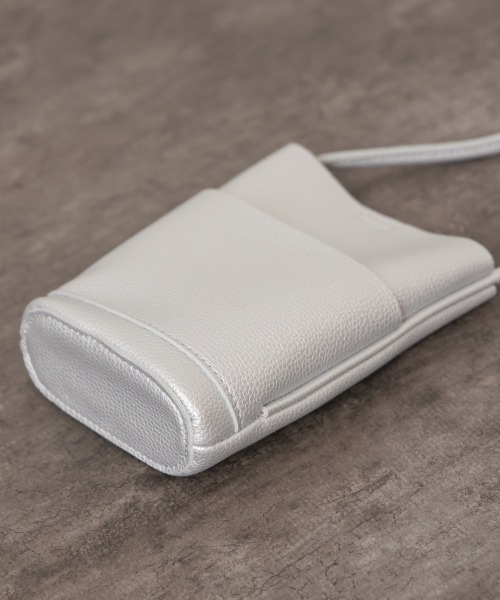 Bou Jeloud（ブージュルード）の「シンプルコンパクトショルダーバッグ（ショルダーバッグ・レディース・アイボリー/ブラック/シルバー・ONESIZE）」の18枚目の写真