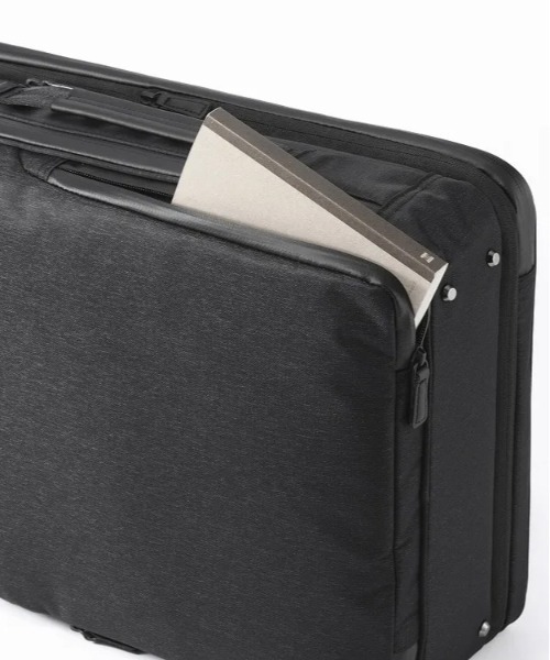 ace.(エース)の「【ace. GENE/エースジーン】 ガジェタブル ヘザー2 スクエアリュック 19L(23L)(バックパック/リュック・メンズ・ブラック・FREE)」の13枚目の写真