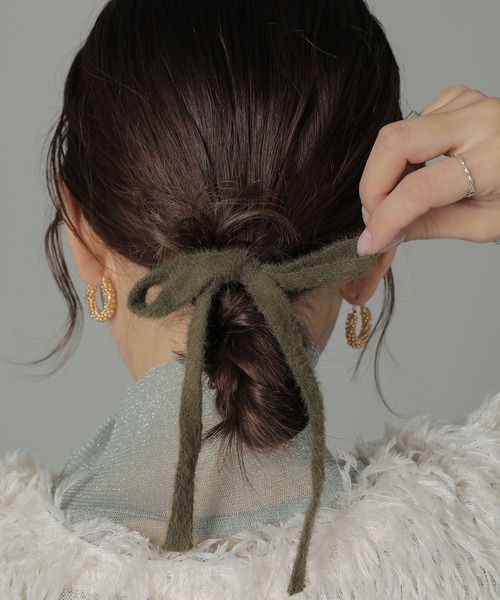 Monocoro toppi（モノコロトッピ）の「ニット スリム リボン ヘアゴム（ヘアゴム・レディース・アイボリー/ブラック/カーキ/ブラウン・フリー）」の2枚目の写真